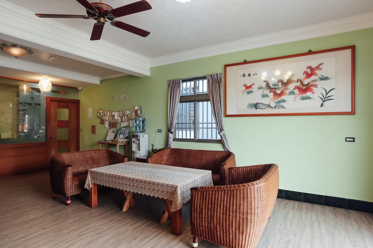 Jia Lin Homestay Donggang Extérieur photo
